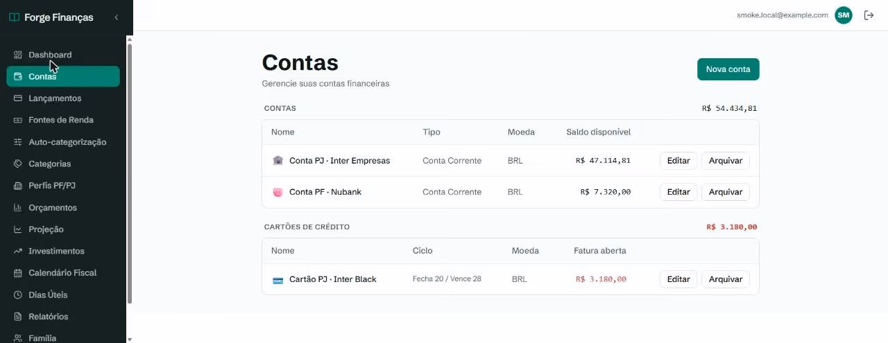 Tela de contas do app com dois blocos separados: em cima, CONTAS, com a conta PJ do Inter Empresas e a conta PF do Nubank e o total de R$ 54.434,81; embaixo, CARTÕES DE CRÉDITO, com o cartão PJ mostrando o ciclo Fecha 20 e Vence 28 e a fatura aberta de R$ 3.180,00 em vermelho.